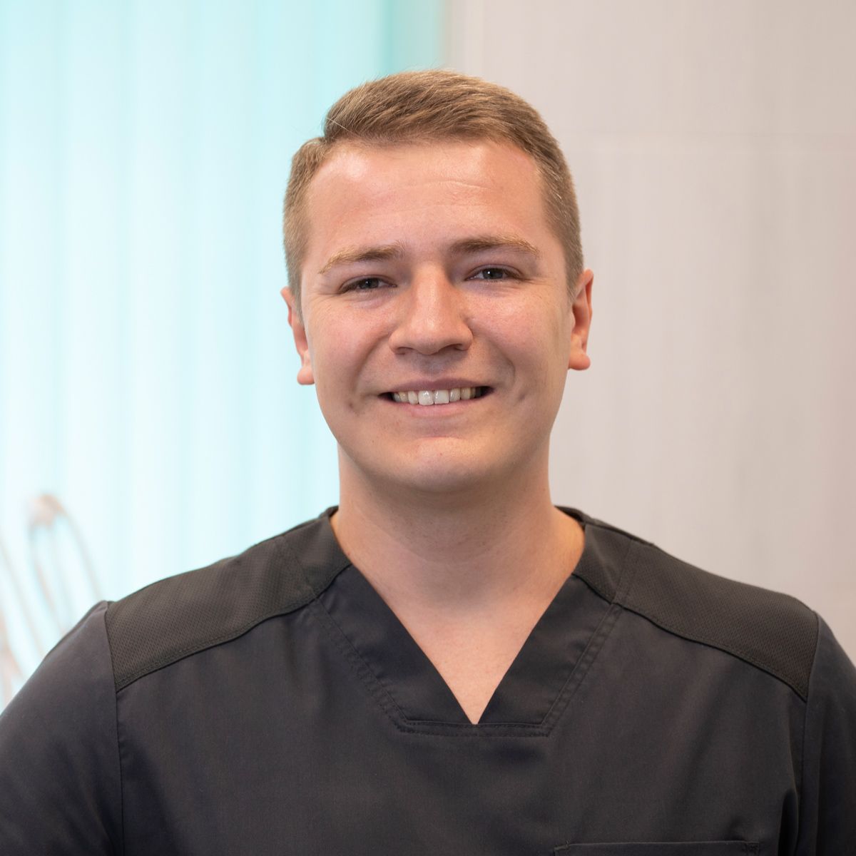 востребованный стоматолог-хирург и имплантолог в Мурманске
