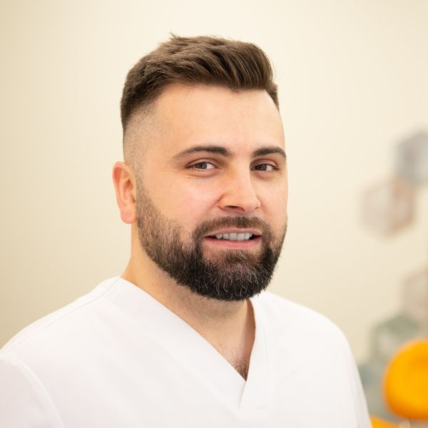 ведущий стоматолог-терапевт и парадонтолог в Мурманске
